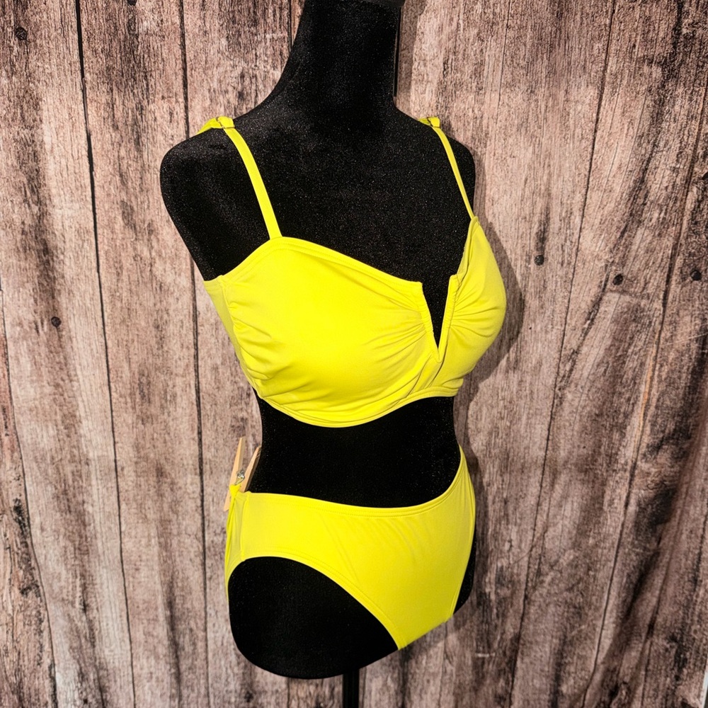 Vince Camuto Vibrant neon green Swimwear free gift included ! 🎁 💝